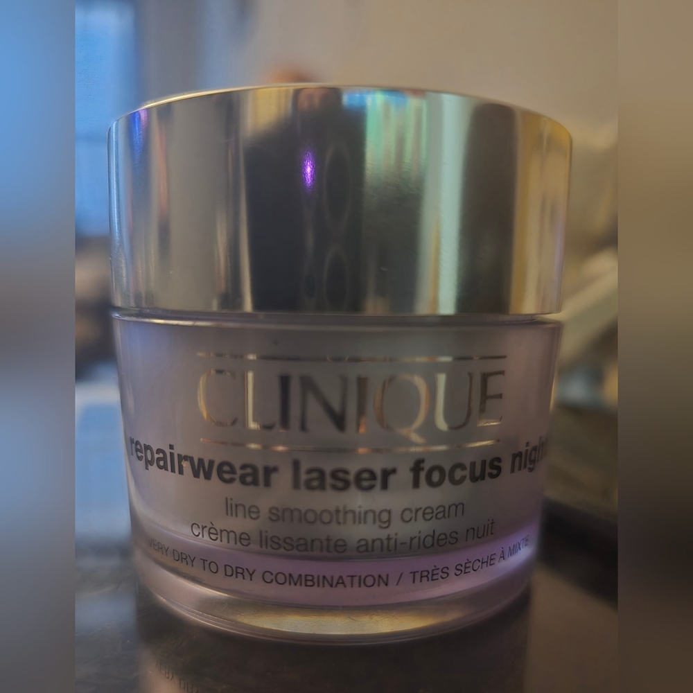 Clinique Repairwear Laser Focus Night Cream - Silver